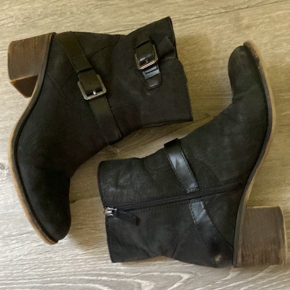 Franco Sarto Larisa Booties - Picture 2 of 7